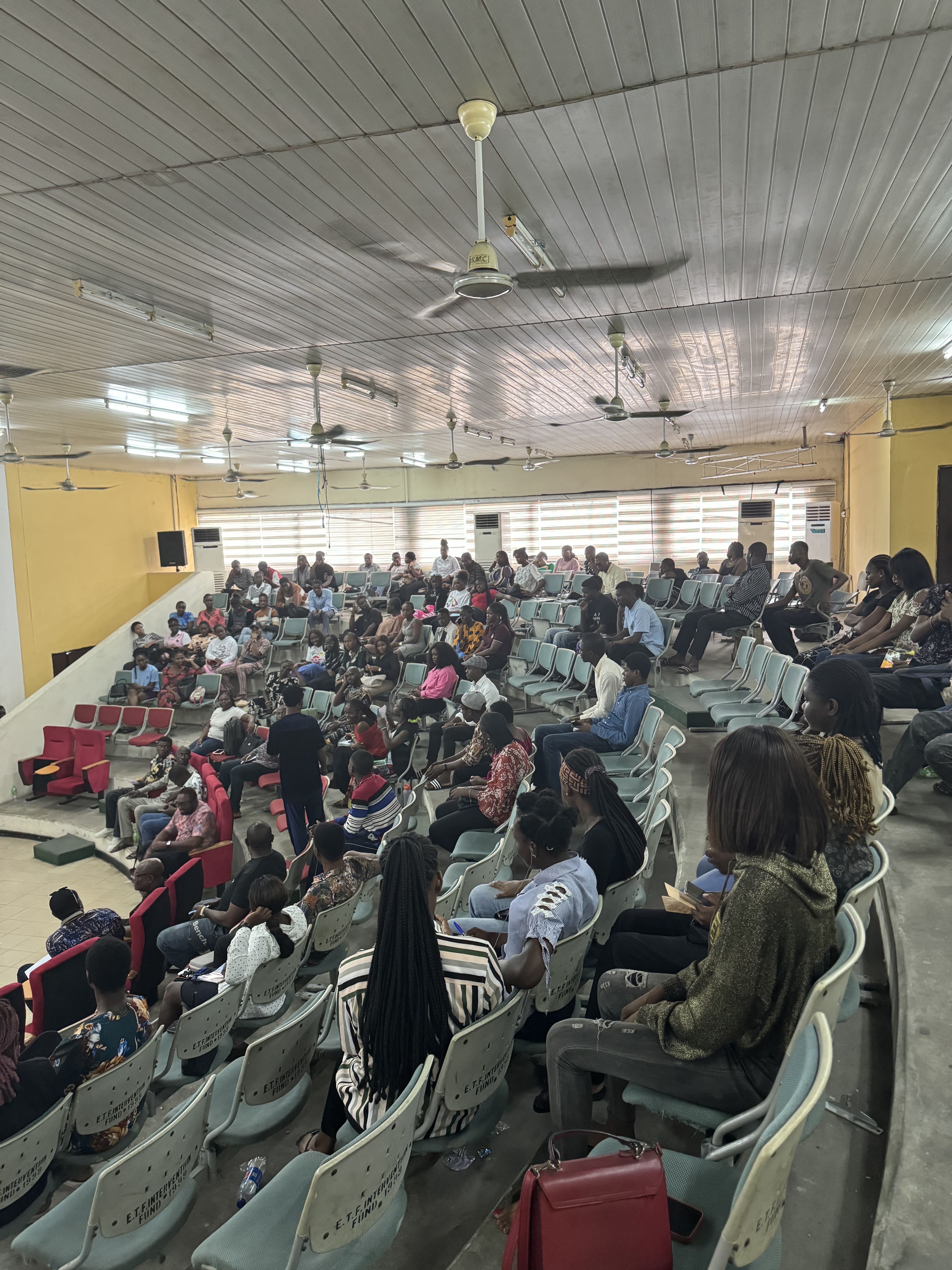 Packed university lecture hall during the Students Wright workshop